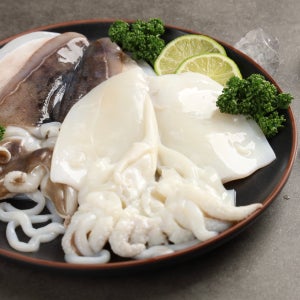 깔끔하게 손질한 쫀득쫀득 급냉 자연산 갑오징어 700g(3~4미)