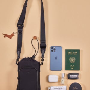 [닥스 액세서리] 닥스골프 금속로고 장식 블랙 나일론 폰백 DBHO5EP06BK