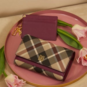 닥스 액세서리 여성 클리어런스 스테디셀러 와인 체크 가죽 중지갑 WCWA4E793D2