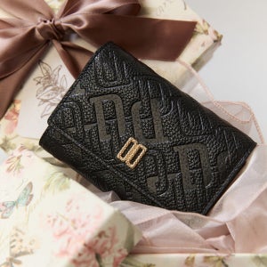 닥스 액세서리 여성 선물BEST스테디셀러블랙 로고패턴 소가죽 중지갑 WCWA4E528BK