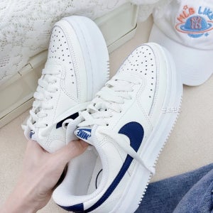 나이키 코트 비전 알타 여성 키높이 운동화 신고 DM0113-102