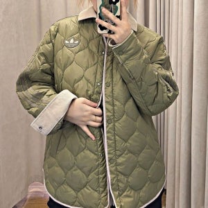 아디다스 오리지널스 경량 패딩 로고 자켓 올리브