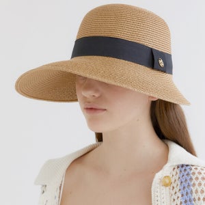 할렌 Visor Cloche Logo Pendant Raffia Cap (C013_Beige)