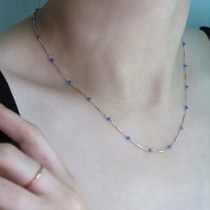 레이어드 블루 칼세도니 포인트 은 목걸이, 디어 인터루드