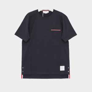 톰브라운 25SS 포켓 삼선 클래식 크루넥 반팔 남성 티셔츠 MJS010A 01454 415