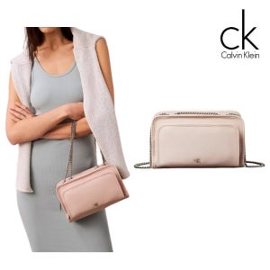 캘빈클라인 가방 여성 로고 체인 카메라백 핑크