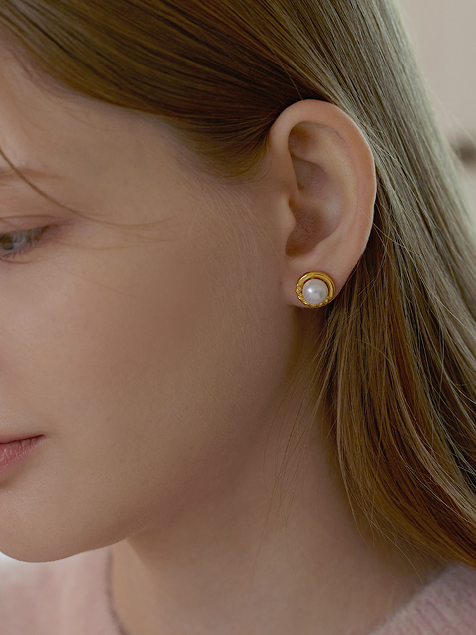 [르웨] [진주귀걸이 증정] Twist pearl earring-Gold
