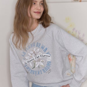 [논로컬 X 이하여백] Lily Hand Drawing Sweatshirt - Light Grey N25RETS001LG