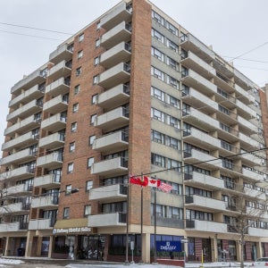 오타와 엠버시 호텔 & 스위트