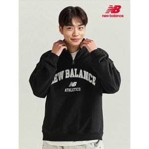 [뉴발란스]  아치형 그래픽 반집업 맨투맨 블랙