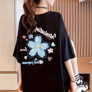 봄과 여름을 위한 세련되고 우아한 꽃 프린트 라운드넥 티셔츠, 캐주얼한 의상에 적합한 트렌디한 반팔, 패션적인 상의.