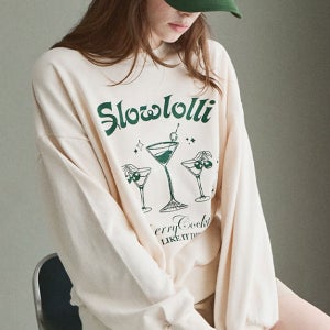 [슬로우롤리] Wine-printed sweatshirt - Cream
