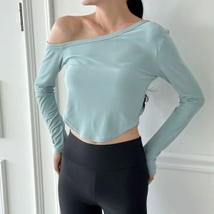 [하프클럽/알티피아]베리즈 원오프숄더 긴팔티