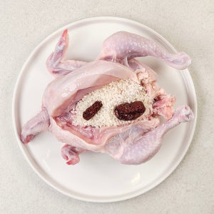 삼계탕 재료 모두 넣은 냉동 삼계닭 1마리 (550g 이내)