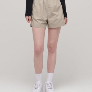 [무신사 스탠다드 우먼] 우먼즈 나일론 밴딩 쇼츠 [라이트 베이지] MWBPH5Z03-LB
