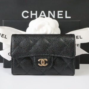 샤넬 클래식 카드 홀더 카프스킨 금장 AP0214 Y01864 C3906 똑딱이 플랩 카드지갑 클똑 캐비어 블랙 동전지갑 여자지갑