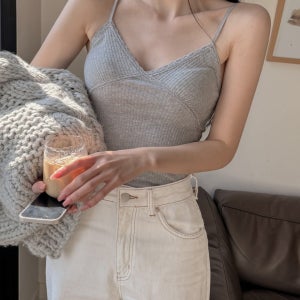 스벤 골지 슬리브리스(나시 끈나시 레이스나시 브이넥 기본템 기본나시 이너나시 기본템 캐주얼 스트릿 힙 청순 꾸안꾸 봄 봄신상 여름 여름이너 벚꽃룩 개강룩)