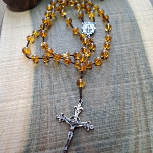 유기질보석 호박5단묵주,실버십자가,실버기적의 패방석, 민지공방