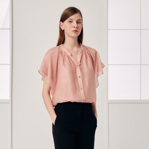 [지고트(OUTLET)] 논칼라 메탈 클로징 시어 블라우스 (CORAL) JP5A0BL189