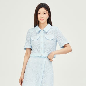 [JJ지고트] 레이스 플랩 장식 크롭 재킷 (BLUE) GP5A0JK501