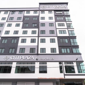 DJ Citi Plaza Hotel & Suites / 쿠알라트렝가누 호텔