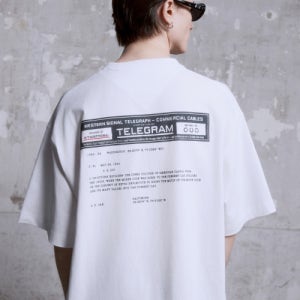 [디써티원] Telegram Letter T-Shirt (White) DU25UK3010WT