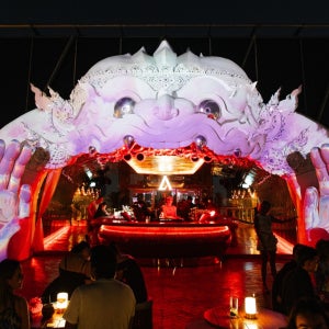 방콕 원 시티 센터 루프탑 바, 아카라 스카이 하누만