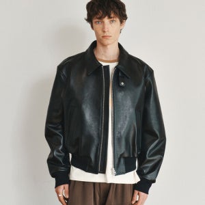 호이테 Ben Goat Leather Short Bomber Jacket (Black)