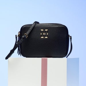 닥스 LL[선물포장] [MELLOW] 블랙 골드로고 미니크로스백 DCWA5E069 463694