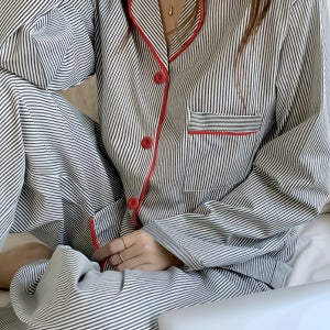 캐주얼하고 심플한 그레이-화이트 긴소매 버튼 잠옷 세트 - 일상용으로 편안한 봄/여름 실내복