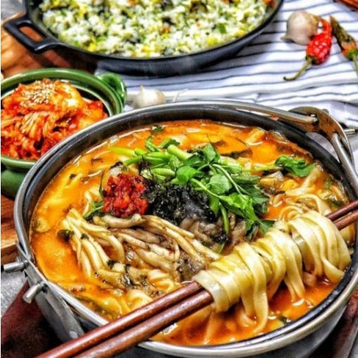 리뷰4만 공항칼국수 47년전통 원조버섯칼국수 김치 볶음밥 재료 포함 2~3인분 밀키트&캠핑요리 [원산지:상세설명에 표시]  2.21kg  1세트