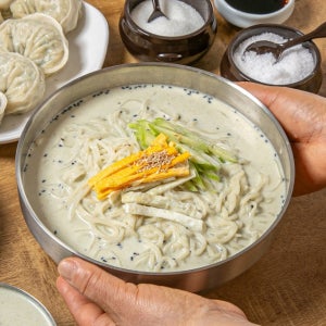 20년 원조 인기맛집! 검정 서리태 콩국수 10인분