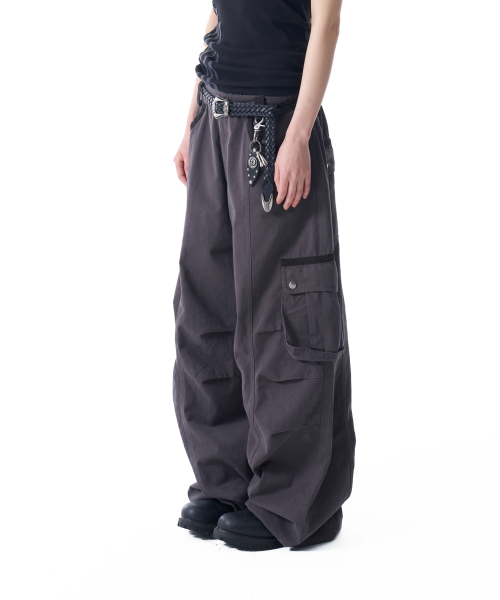 [아캄] Knee Pin-tuck Contrast Cargo Pants (Dark Gray) AK25PT06DG