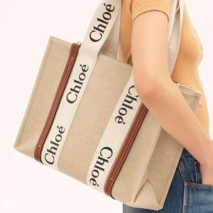 끌로에 woody 우디 미디엄 토트 백 CHC22AS383I26 90U BROWN