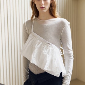 [아떼 바네사브루노 액세사리] [반값세일][FRILL(프릴)] 화이트 플라워 레이어드백 겸 숄더백 AABA5E752WT