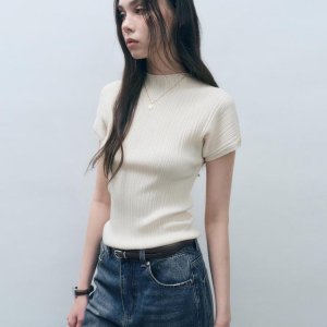 [몽돌] [7/11 예약배송] 홀가먼트 하프넥 플리츠 니트 탑 크림 MDKT107CREAM