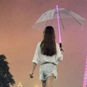 [패션포럼] LED 광선 검 우산 패션우산 빛나는 우산 무대 공연 우산 AAA 건전지포함_14128432