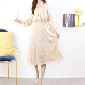 해피니스 옐로우 플라워 넥 리본 프릴스모크 하이웨이스트 쉬폰 원피스[긴팔 잔 꽃무늬 패턴 면 나염 봄 가을 고급 명품 원단 보세 데일리룩 여행룩 편한 브랜드 러블리 디자이너 날씬해