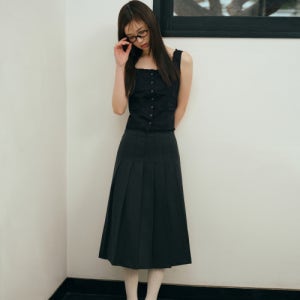 [무신사 스탠다드 우먼] 우먼즈 플리츠 미디 스커트 [차콜 그레이] MWASK0Z02-CG