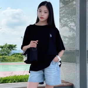 [더데이걸][온라인전용] 심플 로고 박시 반팔티 TGRA255YE