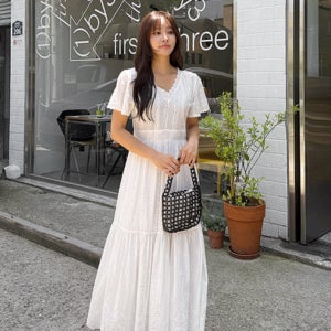 [러블리룩/레그라인커버] 펀칭레이스V넥롱원피스(22차 재입고)