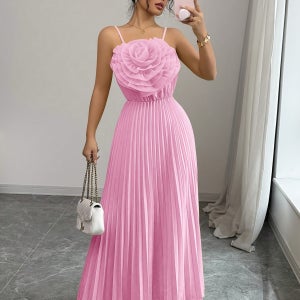 프랑스식으로 디자인된 핑크 컬러의 A라인 미디 드레스, 3D 꽃 디테일이 있는 플리츠 웨이스트, 슬리브리스, 결혼식 및 캐주얼한 의상용, 봄/여름 컬렉션