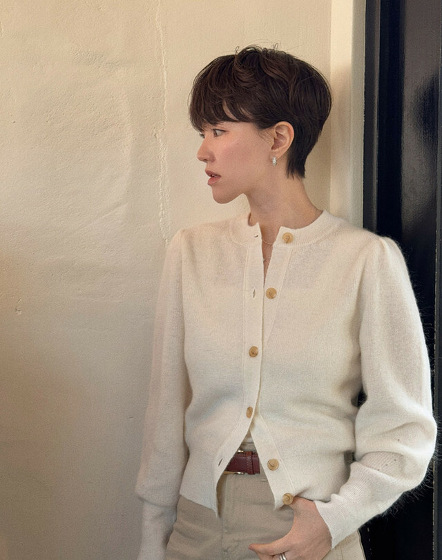 아떼바네사브루노 바네사브루노 셔링배색 알파카혼방 가디건 VLSW5A165