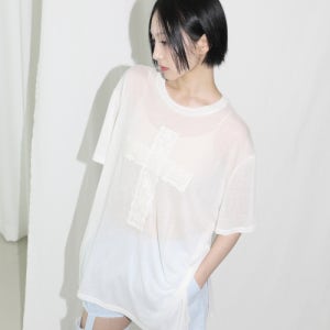 [클럿 스튜디오] 레이스 십자가 반팔 티셔츠 - 아이보리 24SUMMER03