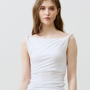 [아리] COS TWISTED SHIRRLING TOP / WHITE
