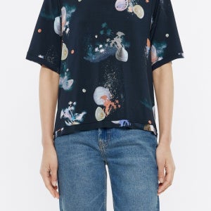 [빔바이롤라][BIMBA Y LOLA][24SS] 빔바이롤라 앤트라사이트 웨이브 & 매듭 티셔츠 B245AWT010BKB(K1716432293881098BK01)