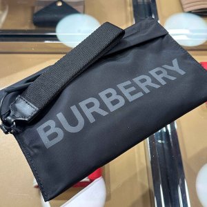버버리 나일론 핸드 스트랩 로고 파우치백 80528401 블랙