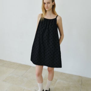 [마이스] FLOCKING DOT MINI DRESS / BLACK 2025034