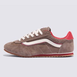 [반스 공식몰] 슈퍼 로우 프로 브라운 VN000D831NU