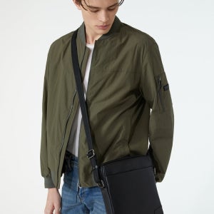 [닥스 액세서리 남성] [스테디셀러]블랙 음각로고 소가죽 크로스백 WBBA4F730BK